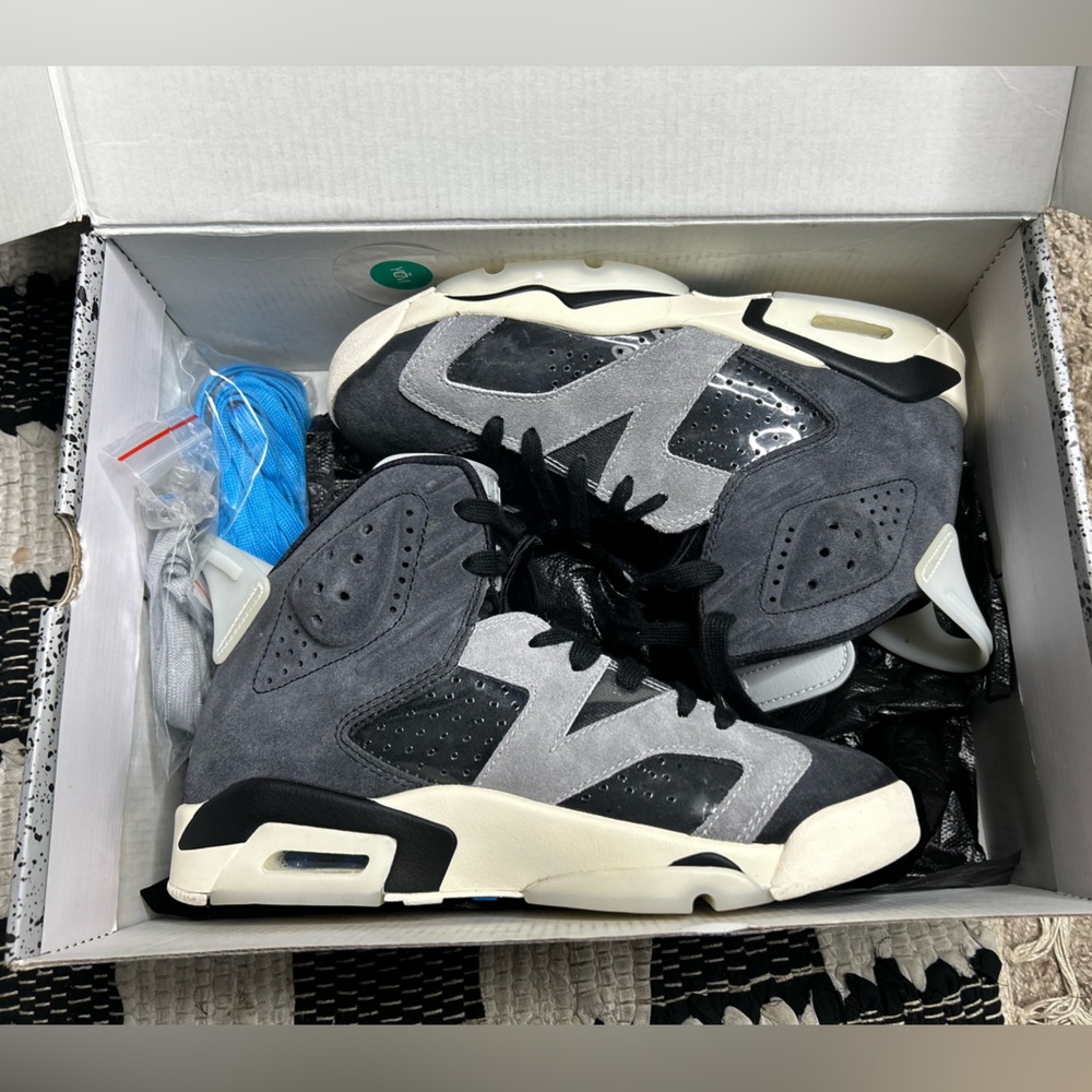 WMNS AIR JORDAN 6 RETRO - SIZE: 7